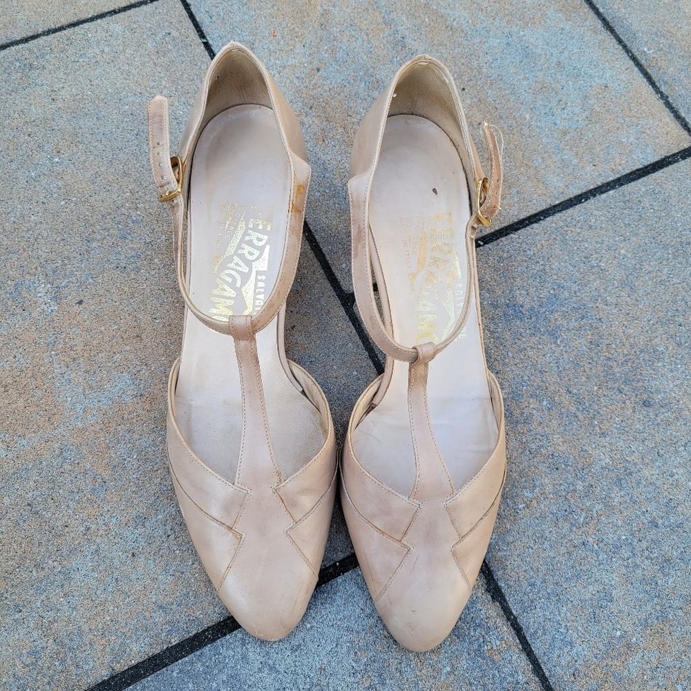 Ferragamo kitten Heels sz 6